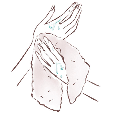 手肌の水気を拭き取る